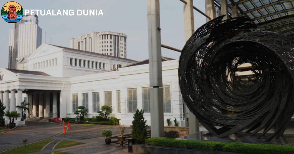 Museum Nasional Indonesia - Petualang Dunia